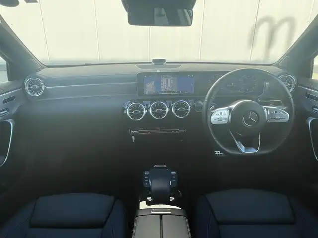 メルセデス・ベンツ Ａ１８０ スタイル AMGライン 東京都 2020(令2)年 1.4万km パール レザーシート/ワンオーナー/純正ナビ/フルセグTV/バックカメラ/シートヒーター/ETC2.0/apple car play/android　auto/LEDヘッドライト/ACC