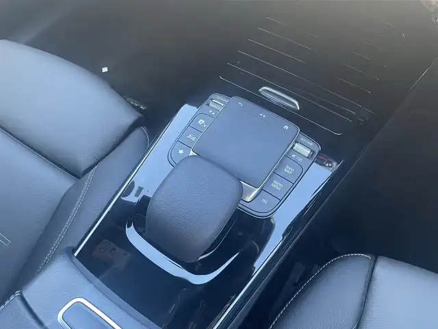 メルセデス・ベンツ Ａ１８０ スタイル AMGライン 東京都 2020(令2)年 1.4万km パール レザーシート/ワンオーナー/純正ナビ/フルセグTV/バックカメラ/シートヒーター/ETC2.0/apple car play/android　auto/LEDヘッドライト/ACC
