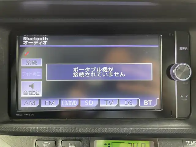 トヨタ アクア S 富山県 2013(平25)年 9.1万km シルバーM ワンオーナー/純正ナビ（AM/FM/CD/DVD/SD/BT）/フルセグTV/バックカメラ/横滑り防止装置/リモコンキー/スペアキー有/ETC/純正フロアマット/ドアバイザー/電動格納ミラー/オートエアコン/取扱説明書/保証書