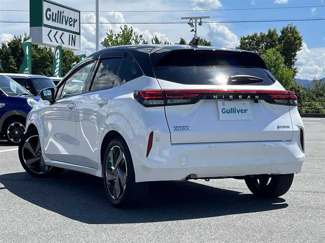 日産 オーラ G レザーエディション 奈良県 2022(令4)年 0.7万km ピュアホワイトパール / スーパーブラック 2トーン フルセグナビ　/Ｂｌｕｅｔｏｏｔｈ　/ＢＯＳＥサウンド　/１オーナー　/ＥＴＣ２．０　/全方位モニター　/スマートキー　/ドライブレコーダー　/ステアリングヒーター　/置くだけ充電　/シートヒーター　/Ｄインナーミラー/寒冷地仕様/ブラインドスポットモニター