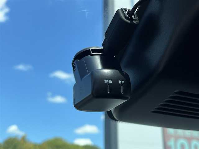 日産 オーラ G レザーエディション 奈良県 2022(令4)年 0.7万km ピュアホワイトパール / スーパーブラック 2トーン フルセグナビ　/Ｂｌｕｅｔｏｏｔｈ　/ＢＯＳＥサウンド　/１オーナー　/ＥＴＣ２．０　/全方位モニター　/スマートキー　/ドライブレコーダー　/ステアリングヒーター　/置くだけ充電　/シートヒーター　/Ｄインナーミラー/寒冷地仕様/ブラインドスポットモニター