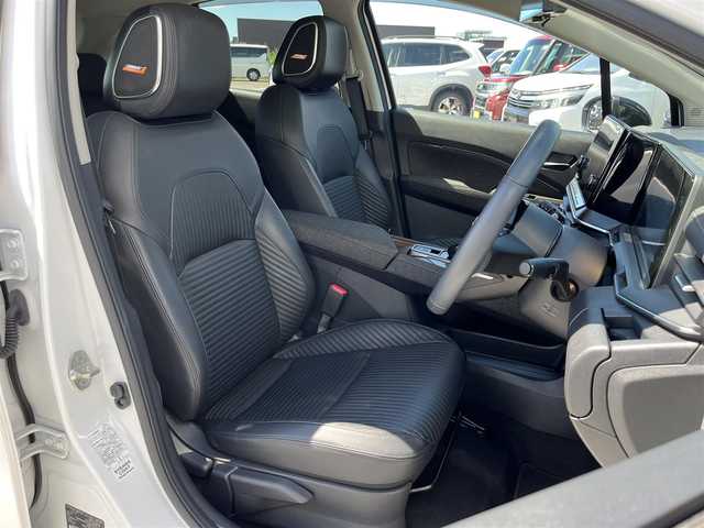 日産 オーラ G レザーエディション 奈良県 2022(令4)年 0.7万km ピュアホワイトパール / スーパーブラック 2トーン フルセグナビ　/Ｂｌｕｅｔｏｏｔｈ　/ＢＯＳＥサウンド　/１オーナー　/ＥＴＣ２．０　/全方位モニター　/スマートキー　/ドライブレコーダー　/ステアリングヒーター　/置くだけ充電　/シートヒーター　/Ｄインナーミラー/寒冷地仕様/ブラインドスポットモニター