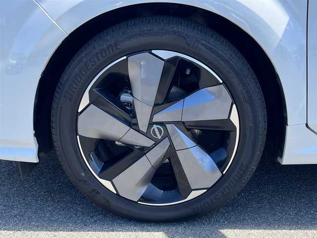 日産 オーラ G レザーエディション 奈良県 2022(令4)年 0.7万km ピュアホワイトパール / スーパーブラック 2トーン フルセグナビ　/Ｂｌｕｅｔｏｏｔｈ　/ＢＯＳＥサウンド　/１オーナー　/ＥＴＣ２．０　/全方位モニター　/スマートキー　/ドライブレコーダー　/ステアリングヒーター　/置くだけ充電　/シートヒーター　/Ｄインナーミラー/寒冷地仕様/ブラインドスポットモニター