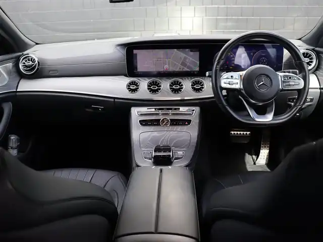 メルセデス・ベンツ ＣＬＳ２２０ｄ スポーツ エクスクルーシブPKG 宮城県 2018(平30)年 7万km ダイヤモンドホワイト エクスクルーシブパッケージ/純正ナビ【ＢＴ／フルセグＴＶ／ＵＳＢ／ＳＤ】/サンルーフ　/アクティブブレーキアシスト/アクティブレーンキープアシスト/レーンチェンジアシスト/ブラインドスポットアシスト/アダプティブクルーズコントロール/黒レザーシート　/ブルメスターサウンドシステム　/前席メモリー付きパワーシート　/全席シートヒーター/前席エアシート　/パヒュームアトマイザー　/ヘッドアップディスプレイ/エアサス　/全方位カメラ/バックカメラ/パドルシフト/ダイヤモンドグリル/アンビエントライト/パワーバックドア/前後ドライブレコーダー/純正19インチAW/LEDヘッドライト/ETC2.0/禁煙車