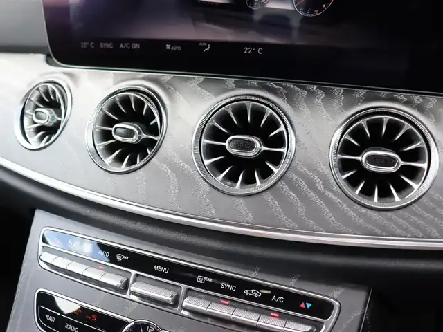 メルセデス・ベンツ ＣＬＳ２２０ｄ スポーツ エクスクルーシブPKG 宮城県 2018(平30)年 7万km ダイヤモンドホワイト エクスクルーシブパッケージ/純正ナビ【ＢＴ／フルセグＴＶ／ＵＳＢ／ＳＤ】/サンルーフ　/アクティブブレーキアシスト/アクティブレーンキープアシスト/レーンチェンジアシスト/ブラインドスポットアシスト/アダプティブクルーズコントロール/黒レザーシート　/ブルメスターサウンドシステム　/前席メモリー付きパワーシート　/全席シートヒーター/前席エアシート　/パヒュームアトマイザー　/ヘッドアップディスプレイ/エアサス　/全方位カメラ/バックカメラ/パドルシフト/ダイヤモンドグリル/アンビエントライト/パワーバックドア/前後ドライブレコーダー/純正19インチAW/LEDヘッドライト/ETC2.0/禁煙車