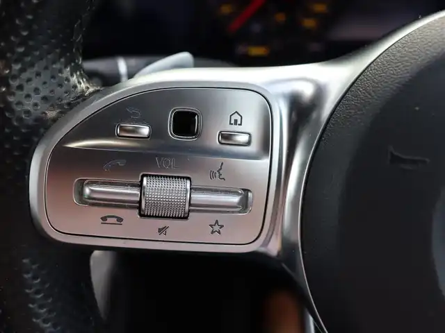 メルセデス・ベンツ ＣＬＳ２２０ｄ スポーツ エクスクルーシブPKG 宮城県 2018(平30)年 7万km ダイヤモンドホワイト エクスクルーシブパッケージ/純正ナビ【ＢＴ／フルセグＴＶ／ＵＳＢ／ＳＤ】/サンルーフ　/アクティブブレーキアシスト/アクティブレーンキープアシスト/レーンチェンジアシスト/ブラインドスポットアシスト/アダプティブクルーズコントロール/黒レザーシート　/ブルメスターサウンドシステム　/前席メモリー付きパワーシート　/全席シートヒーター/前席エアシート　/パヒュームアトマイザー　/ヘッドアップディスプレイ/エアサス　/全方位カメラ/バックカメラ/パドルシフト/ダイヤモンドグリル/アンビエントライト/パワーバックドア/前後ドライブレコーダー/純正19インチAW/LEDヘッドライト/ETC2.0/禁煙車