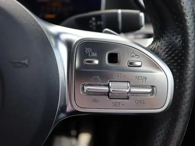 メルセデス・ベンツ ＣＬＳ２２０ｄ スポーツ エクスクルーシブPKG 宮城県 2018(平30)年 7万km ダイヤモンドホワイト エクスクルーシブパッケージ/純正ナビ【ＢＴ／フルセグＴＶ／ＵＳＢ／ＳＤ】/サンルーフ　/アクティブブレーキアシスト/アクティブレーンキープアシスト/レーンチェンジアシスト/ブラインドスポットアシスト/アダプティブクルーズコントロール/黒レザーシート　/ブルメスターサウンドシステム　/前席メモリー付きパワーシート　/全席シートヒーター/前席エアシート　/パヒュームアトマイザー　/ヘッドアップディスプレイ/エアサス　/全方位カメラ/バックカメラ/パドルシフト/ダイヤモンドグリル/アンビエントライト/パワーバックドア/前後ドライブレコーダー/純正19インチAW/LEDヘッドライト/ETC2.0/禁煙車