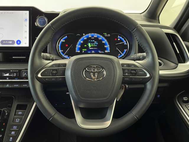 トヨタ ノア ハイブリッド S－Z 愛知県 2022(令4)年 4.6万km ホワイトパールクリスタルシャイン ：オプション、後付け品/禁煙車/ディスプレイオーディオPlus/フルセグTV/ビルトインETC2.0/バックカメラ/純正フリップダウン/快適利便パッケージHigh/ユニバーサルステップ/トヨタセーフティセンス/プリクラッシュセーフティ/LTA+LDA/レーダークルーズ/ロードサインアシスト/オートハイビーム/ドライバー異常時対応システム/プロアクティブドライビングアシスト/先行車発進告知/パーキングサポートブレーキ/プロジェクター式LEDヘッドライト/オートライト/LEDフォグランプ/両側ハンズフリーパワースライドドア/パワーバックドア/合皮+ファブリックコンビシート/2列目キャプテンシート/2列目シートヒーター/2列目オットマン/サードスペースアップシート/前後オートエアコン/ナノイーX/AC100V/純正17インチアルミ/純正フロアマット/純正ドアバイザー/革巻きステア/ステアスイッチ/ステアヒーター/プッシュスタート/電動格納ミラーウィンカー/電子パーキングブレーキ/ブレーキホールド/イモビライザー
