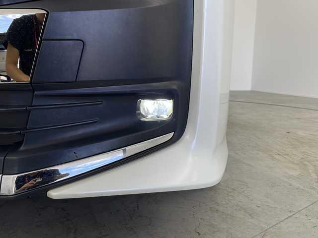 トヨタ ノア ハイブリッド S－Z 愛知県 2022(令4)年 4.6万km ホワイトパールクリスタルシャイン ：オプション、後付け品/禁煙車/ディスプレイオーディオPlus/フルセグTV/ビルトインETC2.0/バックカメラ/純正フリップダウン/快適利便パッケージHigh/ユニバーサルステップ/トヨタセーフティセンス/プリクラッシュセーフティ/LTA+LDA/レーダークルーズ/ロードサインアシスト/オートハイビーム/ドライバー異常時対応システム/プロアクティブドライビングアシスト/先行車発進告知/パーキングサポートブレーキ/プロジェクター式LEDヘッドライト/オートライト/LEDフォグランプ/両側ハンズフリーパワースライドドア/パワーバックドア/合皮+ファブリックコンビシート/2列目キャプテンシート/2列目シートヒーター/2列目オットマン/サードスペースアップシート/前後オートエアコン/ナノイーX/AC100V/純正17インチアルミ/純正フロアマット/純正ドアバイザー/革巻きステア/ステアスイッチ/ステアヒーター/プッシュスタート/電動格納ミラーウィンカー/電子パーキングブレーキ/ブレーキホールド/イモビライザー
