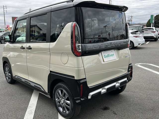 三菱 デリカミニ T プレミアム 岐阜県 2025(令7)年 0.1千km ナチュラルアイボリーメタリック 登録時走行距離13km/ワンオーナー/純正9型ディスプレイオーディオ/全方位カメラ・バックカメラ/Blue tooth・USB入力端子・iPod・AUX/衝突被害軽減システム/コーナーセンサー後方/LEDヘッドライト/オートライト/レーダークルーズコントロール/レーンキープアシスト/横滑り防止装置/盗難防止装置/純正15アルミホイール/エアバッグ運転席・助手席+サイド/ハーフレザーシート/シートヒーター前席/ベンチシート/フルフラットシート/両側パワースライドドア/プッシュスタート/スマートキー/ターボ車/ステアリングヒーター/保証書/取扱説明書/記録簿