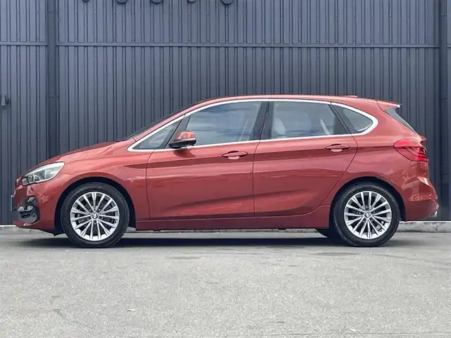 ＢＭＷ ２１８ｄ アクティブツアラー ラグジュアリー 福島県 2018(平30)年 5.5万km サンセットオレンジ 純正HDDナビ/DVD/CD/USB/Bluetooth/バックカメラ/インテリジェントセーフティ/コンフォートアクセス/前後コーナーセンサー/オイスター・ダコタレザーシート/パワーシート/シートヒーター/LEDライト/アンビエントライト/パワーバックドア/フットオープナー/ウッドトリム/スマートキー×2/プッシュスタート/ETC2.0/新車時保証書/取扱説明書