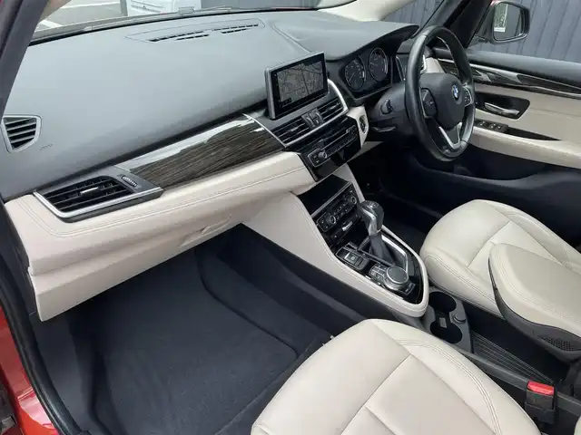 ＢＭＷ ２１８ｄ アクティブツアラー ラグジュアリー 福島県 2018(平30)年 5.5万km サンセットオレンジ 純正HDDナビ/DVD/CD/USB/Bluetooth/バックカメラ/インテリジェントセーフティ/コンフォートアクセス/前後コーナーセンサー/オイスター・ダコタレザーシート/パワーシート/シートヒーター/LEDライト/アンビエントライト/パワーバックドア/フットオープナー/ウッドトリム/スマートキー×2/プッシュスタート/ETC2.0/新車時保証書/取扱説明書