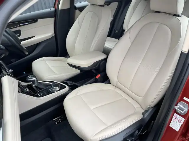 ＢＭＷ ２１８ｄ アクティブツアラー ラグジュアリー 福島県 2018(平30)年 5.5万km サンセットオレンジ 純正HDDナビ/DVD/CD/USB/Bluetooth/バックカメラ/インテリジェントセーフティ/コンフォートアクセス/前後コーナーセンサー/オイスター・ダコタレザーシート/パワーシート/シートヒーター/LEDライト/アンビエントライト/パワーバックドア/フットオープナー/ウッドトリム/スマートキー×2/プッシュスタート/ETC2.0/新車時保証書/取扱説明書