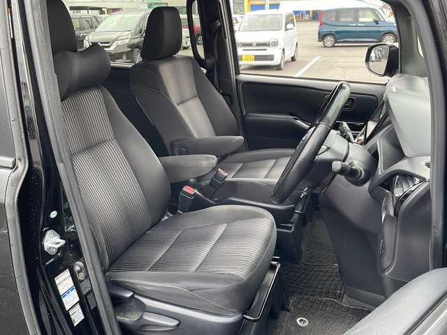 トヨタ ヴォクシー ZS 道北・旭川 2017(平29)年 16万km ブラック /4WD//禁煙車//寒冷地仕様//純正SDナビ//CD/DVD/SD/MSV/BT/フルセグ//アルパインフリップダウンモニター//バックカメラ//PCS//LDA//クルーズコントロール//アイドリングストップ//左側パワースライドドア//オートハイビーム//オートライト//LEDヘッドライト//フォグライト//純正エンジンスターター//全方位ドライブレコーダー//ETC//フロントデアイサー//純正フロアマット//ドアバイザー