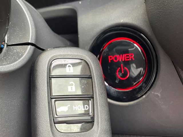 ホンダ ＺＲ－Ｖ ハイブリッド e:HEV Z 愛知県 2024(令6)年 1.8万km プラチナホワイトパール プレミアムサウンドBOSE/純正9型ディズプレイオーディオナビ/全方位カメラ/レーダークルーズコントロール/シートヒーター/バックカメラ/電動リアゲート/パワーシート/コーナーセンサー/純正アルミホイール/ETC2.0/ブラインドスポットモニター/LEDヘッドライト/パドルシフト/ステアリングヒーター/オートマチックハイビーム/ドライブレコーダー/ワイヤレス充電機/衝突軽減システム/フルセグ/Bluetooth/ステアリングスイッチ/スマートキー/プッシュスタート