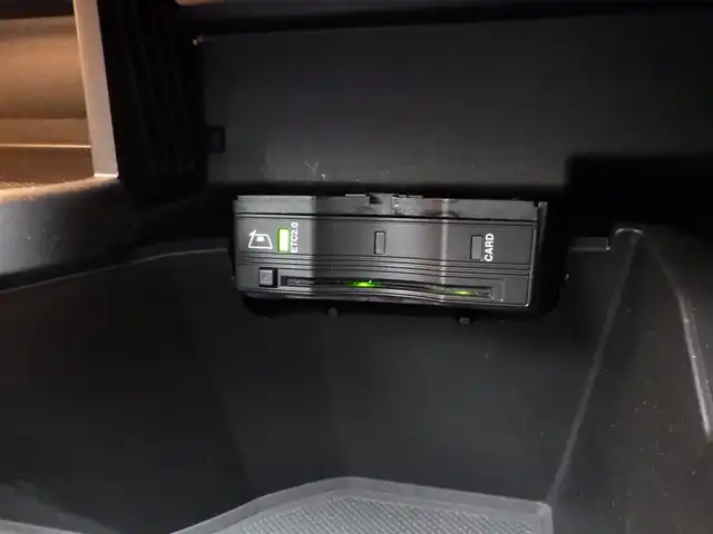 メルセデス・ベンツ Ｂ２００ｄ 千葉県 2020(令2)年 3.7万km ポーラホワイト アクティブブレーキアシスト/アクティブレーンキーピングアシスト/レーンチェンジアシスト/ブラインドスポットアシスト/アテンションアシスト/パワーバックドア/ブラックレザーシート/前席パワーシート/シートヒーター/純正ナビ/地デジTV/【Bluetooth接続】/360°カメラ/革巻きステアリング/ステアリングスイッチ/ETC/LEDヘッドライト/ウインカーミラー/純正17インチアルミホイル/サイド/カーテンエアバッグ/キーレスゴー