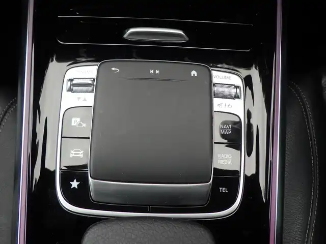 メルセデス・ベンツ Ｂ２００ｄ 千葉県 2020(令2)年 3.7万km ポーラホワイト アクティブブレーキアシスト/アクティブレーンキーピングアシスト/レーンチェンジアシスト/ブラインドスポットアシスト/アテンションアシスト/パワーバックドア/ブラックレザーシート/前席パワーシート/シートヒーター/純正ナビ/地デジTV/【Bluetooth接続】/360°カメラ/革巻きステアリング/ステアリングスイッチ/ETC/LEDヘッドライト/ウインカーミラー/純正17インチアルミホイル/サイド/カーテンエアバッグ/キーレスゴー