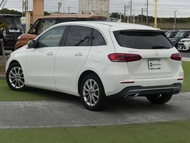 メルセデス・ベンツ Ｂ２００ｄ 千葉県 2020(令2)年 3.7万km ポーラホワイト アクティブブレーキアシスト/アクティブレーンキーピングアシスト/レーンチェンジアシスト/ブラインドスポットアシスト/アテンションアシスト/パワーバックドア/ブラックレザーシート/前席パワーシート/シートヒーター/純正ナビ/地デジTV/【Bluetooth接続】/360°カメラ/革巻きステアリング/ステアリングスイッチ/ETC/LEDヘッドライト/ウインカーミラー/純正17インチアルミホイル/サイド/カーテンエアバッグ/キーレスゴー