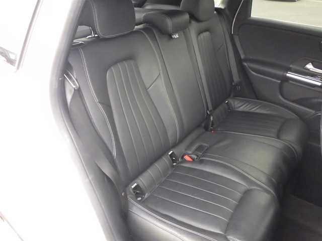 メルセデス・ベンツ Ｂ２００ｄ 千葉県 2020(令2)年 3.7万km ポーラホワイト アクティブブレーキアシスト/アクティブレーンキーピングアシスト/レーンチェンジアシスト/ブラインドスポットアシスト/アテンションアシスト/パワーバックドア/ブラックレザーシート/前席パワーシート/シートヒーター/純正ナビ/地デジTV/【Bluetooth接続】/360°カメラ/革巻きステアリング/ステアリングスイッチ/ETC/LEDヘッドライト/ウインカーミラー/純正17インチアルミホイル/サイド/カーテンエアバッグ/キーレスゴー