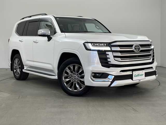 トヨタ ランドクルーザー ZX 兵庫県 2023(令5)年 1.3万km プレシャスホワイトパール ・９インチディスプレイオーディオ/USB/Bluetooth/Apple CarPlay/Miracast/・パノラミックビューモニター/・ビルトインETC2.0/・ムーンルーフ/・モデリスタエアロ(F.R)/・Toyota　Safety　Sense/プリクラッシュセーフティ/レーントレーシングアシスト/ドライバー異常対応システム/レーダークルーズコントロール/ロードサインアシスト/アダプティブハイビームシステム/・ブラインドスポットモニター/・先行車発進告知機能/・パーキングサポートブレーキ/・クリアランスソナー/・ふらつき検知機能/・レザーシート/・前席パワーシート/・ウッド調コンビステアリング/・１，２列目シートヒーター/・１，２列目ベンチレーション/・ステアリングヒーター/・ステアリングスイッチ/・ハンズフリーパワーバックドア/・センターデフロック/・ダウンヒルアシストコントロール/・ヒルスタートアシストコントロール/・マルチテレインセレクト/・ＬＥＤヘッドライト/・フォグランプ/・オートライト