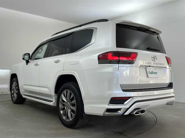 トヨタ ランドクルーザー ZX 兵庫県 2023(令5)年 1.3万km プレシャスホワイトパール ・９インチディスプレイオーディオ/USB/Bluetooth/Apple CarPlay/Miracast/・パノラミックビューモニター/・ビルトインETC2.0/・ムーンルーフ/・モデリスタエアロ(F.R)/・Toyota　Safety　Sense/プリクラッシュセーフティ/レーントレーシングアシスト/ドライバー異常対応システム/レーダークルーズコントロール/ロードサインアシスト/アダプティブハイビームシステム/・ブラインドスポットモニター/・先行車発進告知機能/・パーキングサポートブレーキ/・クリアランスソナー/・ふらつき検知機能/・レザーシート/・前席パワーシート/・ウッド調コンビステアリング/・１，２列目シートヒーター/・１，２列目ベンチレーション/・ステアリングヒーター/・ステアリングスイッチ/・ハンズフリーパワーバックドア/・センターデフロック/・ダウンヒルアシストコントロール/・ヒルスタートアシストコントロール/・マルチテレインセレクト/・ＬＥＤヘッドライト/・フォグランプ/・オートライト