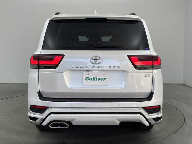 トヨタ ランドクルーザー ZX 兵庫県 2023(令5)年 1.3万km プレシャスホワイトパール ・９インチディスプレイオーディオ/USB/Bluetooth/Apple CarPlay/Miracast/・パノラミックビューモニター/・ビルトインETC2.0/・ムーンルーフ/・モデリスタエアロ(F.R)/・Toyota　Safety　Sense/プリクラッシュセーフティ/レーントレーシングアシスト/ドライバー異常対応システム/レーダークルーズコントロール/ロードサインアシスト/アダプティブハイビームシステム/・ブラインドスポットモニター/・先行車発進告知機能/・パーキングサポートブレーキ/・クリアランスソナー/・ふらつき検知機能/・レザーシート/・前席パワーシート/・ウッド調コンビステアリング/・１，２列目シートヒーター/・１，２列目ベンチレーション/・ステアリングヒーター/・ステアリングスイッチ/・ハンズフリーパワーバックドア/・センターデフロック/・ダウンヒルアシストコントロール/・ヒルスタートアシストコントロール/・マルチテレインセレクト/・ＬＥＤヘッドライト/・フォグランプ/・オートライト