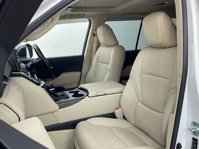 トヨタ ランドクルーザー ZX 兵庫県 2023(令5)年 1.3万km プレシャスホワイトパール ・９インチディスプレイオーディオ/USB/Bluetooth/Apple CarPlay/Miracast/・パノラミックビューモニター/・ビルトインETC2.0/・ムーンルーフ/・モデリスタエアロ(F.R)/・Toyota　Safety　Sense/プリクラッシュセーフティ/レーントレーシングアシスト/ドライバー異常対応システム/レーダークルーズコントロール/ロードサインアシスト/アダプティブハイビームシステム/・ブラインドスポットモニター/・先行車発進告知機能/・パーキングサポートブレーキ/・クリアランスソナー/・ふらつき検知機能/・レザーシート/・前席パワーシート/・ウッド調コンビステアリング/・１，２列目シートヒーター/・１，２列目ベンチレーション/・ステアリングヒーター/・ステアリングスイッチ/・ハンズフリーパワーバックドア/・センターデフロック/・ダウンヒルアシストコントロール/・ヒルスタートアシストコントロール/・マルチテレインセレクト/・ＬＥＤヘッドライト/・フォグランプ/・オートライト