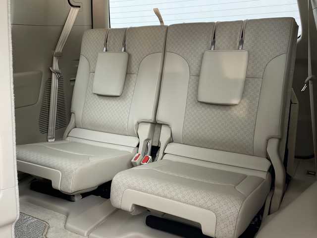 トヨタ ランドクルーザー ZX 兵庫県 2023(令5)年 1.3万km プレシャスホワイトパール ・９インチディスプレイオーディオ/USB/Bluetooth/Apple CarPlay/Miracast/・パノラミックビューモニター/・ビルトインETC2.0/・ムーンルーフ/・モデリスタエアロ(F.R)/・Toyota　Safety　Sense/プリクラッシュセーフティ/レーントレーシングアシスト/ドライバー異常対応システム/レーダークルーズコントロール/ロードサインアシスト/アダプティブハイビームシステム/・ブラインドスポットモニター/・先行車発進告知機能/・パーキングサポートブレーキ/・クリアランスソナー/・ふらつき検知機能/・レザーシート/・前席パワーシート/・ウッド調コンビステアリング/・１，２列目シートヒーター/・１，２列目ベンチレーション/・ステアリングヒーター/・ステアリングスイッチ/・ハンズフリーパワーバックドア/・センターデフロック/・ダウンヒルアシストコントロール/・ヒルスタートアシストコントロール/・マルチテレインセレクト/・ＬＥＤヘッドライト/・フォグランプ/・オートライト