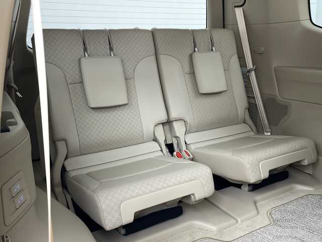 トヨタ ランドクルーザー ZX 兵庫県 2023(令5)年 1.3万km プレシャスホワイトパール ・９インチディスプレイオーディオ/USB/Bluetooth/Apple CarPlay/Miracast/・パノラミックビューモニター/・ビルトインETC2.0/・ムーンルーフ/・モデリスタエアロ(F.R)/・Toyota　Safety　Sense/プリクラッシュセーフティ/レーントレーシングアシスト/ドライバー異常対応システム/レーダークルーズコントロール/ロードサインアシスト/アダプティブハイビームシステム/・ブラインドスポットモニター/・先行車発進告知機能/・パーキングサポートブレーキ/・クリアランスソナー/・ふらつき検知機能/・レザーシート/・前席パワーシート/・ウッド調コンビステアリング/・１，２列目シートヒーター/・１，２列目ベンチレーション/・ステアリングヒーター/・ステアリングスイッチ/・ハンズフリーパワーバックドア/・センターデフロック/・ダウンヒルアシストコントロール/・ヒルスタートアシストコントロール/・マルチテレインセレクト/・ＬＥＤヘッドライト/・フォグランプ/・オートライト