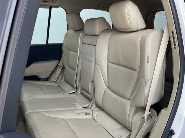 トヨタ ランドクルーザー ZX 兵庫県 2023(令5)年 1.3万km プレシャスホワイトパール ・９インチディスプレイオーディオ/USB/Bluetooth/Apple CarPlay/Miracast/・パノラミックビューモニター/・ビルトインETC2.0/・ムーンルーフ/・モデリスタエアロ(F.R)/・Toyota　Safety　Sense/プリクラッシュセーフティ/レーントレーシングアシスト/ドライバー異常対応システム/レーダークルーズコントロール/ロードサインアシスト/アダプティブハイビームシステム/・ブラインドスポットモニター/・先行車発進告知機能/・パーキングサポートブレーキ/・クリアランスソナー/・ふらつき検知機能/・レザーシート/・前席パワーシート/・ウッド調コンビステアリング/・１，２列目シートヒーター/・１，２列目ベンチレーション/・ステアリングヒーター/・ステアリングスイッチ/・ハンズフリーパワーバックドア/・センターデフロック/・ダウンヒルアシストコントロール/・ヒルスタートアシストコントロール/・マルチテレインセレクト/・ＬＥＤヘッドライト/・フォグランプ/・オートライト