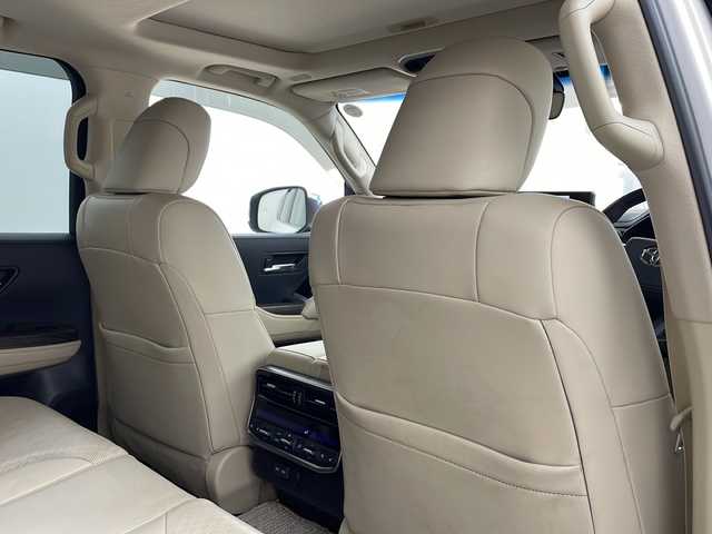 トヨタ ランドクルーザー ZX 兵庫県 2023(令5)年 1.3万km プレシャスホワイトパール ・９インチディスプレイオーディオ/USB/Bluetooth/Apple CarPlay/Miracast/・パノラミックビューモニター/・ビルトインETC2.0/・ムーンルーフ/・モデリスタエアロ(F.R)/・Toyota　Safety　Sense/プリクラッシュセーフティ/レーントレーシングアシスト/ドライバー異常対応システム/レーダークルーズコントロール/ロードサインアシスト/アダプティブハイビームシステム/・ブラインドスポットモニター/・先行車発進告知機能/・パーキングサポートブレーキ/・クリアランスソナー/・ふらつき検知機能/・レザーシート/・前席パワーシート/・ウッド調コンビステアリング/・１，２列目シートヒーター/・１，２列目ベンチレーション/・ステアリングヒーター/・ステアリングスイッチ/・ハンズフリーパワーバックドア/・センターデフロック/・ダウンヒルアシストコントロール/・ヒルスタートアシストコントロール/・マルチテレインセレクト/・ＬＥＤヘッドライト/・フォグランプ/・オートライト