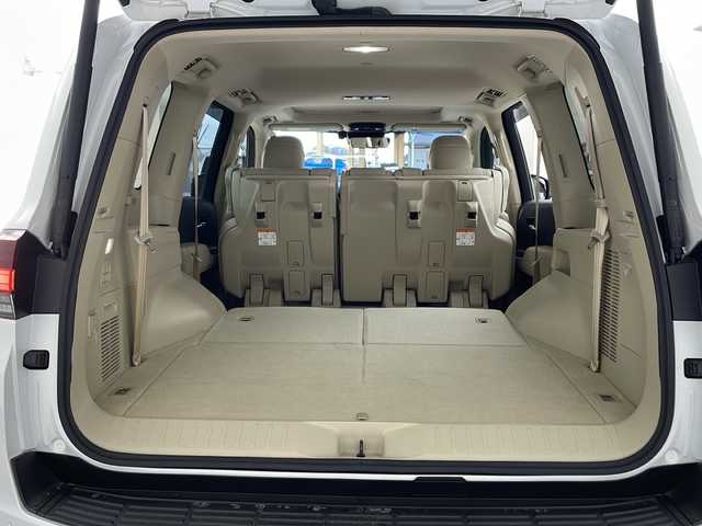 トヨタ ランドクルーザー ZX 兵庫県 2023(令5)年 1.3万km プレシャスホワイトパール ・９インチディスプレイオーディオ/USB/Bluetooth/Apple CarPlay/Miracast/・パノラミックビューモニター/・ビルトインETC2.0/・ムーンルーフ/・モデリスタエアロ(F.R)/・Toyota　Safety　Sense/プリクラッシュセーフティ/レーントレーシングアシスト/ドライバー異常対応システム/レーダークルーズコントロール/ロードサインアシスト/アダプティブハイビームシステム/・ブラインドスポットモニター/・先行車発進告知機能/・パーキングサポートブレーキ/・クリアランスソナー/・ふらつき検知機能/・レザーシート/・前席パワーシート/・ウッド調コンビステアリング/・１，２列目シートヒーター/・１，２列目ベンチレーション/・ステアリングヒーター/・ステアリングスイッチ/・ハンズフリーパワーバックドア/・センターデフロック/・ダウンヒルアシストコントロール/・ヒルスタートアシストコントロール/・マルチテレインセレクト/・ＬＥＤヘッドライト/・フォグランプ/・オートライト