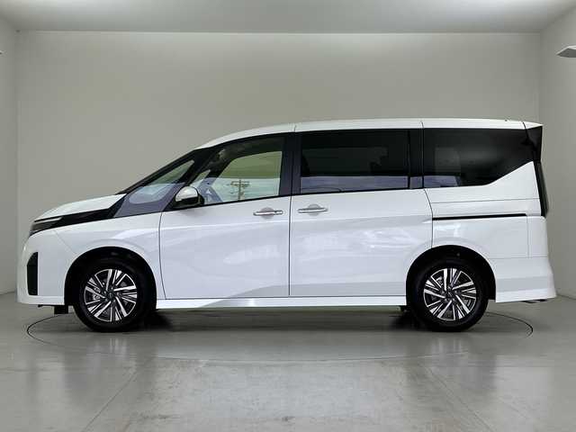 日産 セレナ e－パワー ハイウェイスター V 愛知県 2025(令7)年 0.1千km ホワイト 登録済未使用車/12.3インチ日産コネクトナビ/・フルセグ/・Bluetooth/・Applecarplay/・androidauto/前後ドライブレコーダー/インテリジェント アラウンドビューモニター/ビルトインETC2.0/インテリジェントルームミラー/ワイヤレス充電器/アダプティブLEDヘッドライト/プロパイロット/インテリジェントエマージェンシーブレーキ/インテリジェントクルーズコントロール/先行車発信おしらせ/標識検知/車線維持支援/車線逸脱防止支援/電動パーキングブレーキ