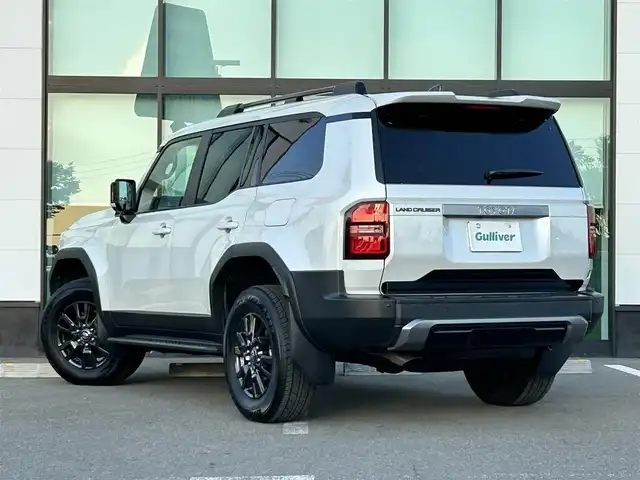 トヨタ ランドクルーザー ２５０ VX 和歌山県 2024(令6)年 0.9万km プラチナホワイトパールマイカ ワンオーナー/純正12.3インチナビ/フルセグTV/Bluetooth/USB/HDMI/全周囲カメラ/ビルトインETC2.0/デジタルインナーミラー/サンルーフ/トヨタセーフティセンス/BSM/レーダークルーズコントロール/クリアランスソナー/パワーバックドア/革巻きステアリング/ステアリングスイッチ/レザーシート/運転席パワーシート/シートメモリー/前席シートヒーター/前席シートベンチレーション/丸目LEDヘッドライト/フォグランプ/オートライト/プッシュスタート/スマートキー/スペアキー/取扱説明書