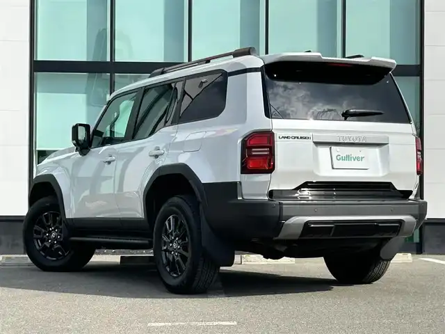 トヨタ ランドクルーザー ２５０ VX 和歌山県 2024(令6)年 0.9万km プラチナホワイトパールマイカ ワンオーナー/純正12.3インチナビ/フルセグTV/Bluetooth/USB/HDMI/全周囲カメラ/ビルトインETC2.0/デジタルインナーミラー/サンルーフ/トヨタセーフティセンス/BSM/レーダークルーズコントロール/クリアランスソナー/パワーバックドア/革巻きステアリング/ステアリングスイッチ/レザーシート/運転席パワーシート/シートメモリー/前席シートヒーター/前席シートベンチレーション/丸目LEDヘッドライト/フォグランプ/オートライト/プッシュスタート/スマートキー/スペアキー/取扱説明書
