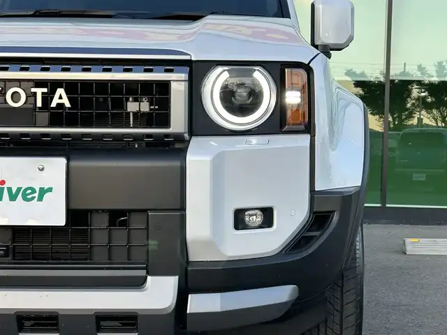 トヨタ ランドクルーザー ２５０ VX 和歌山県 2024(令6)年 0.9万km プラチナホワイトパールマイカ ワンオーナー/純正12.3インチナビ/フルセグTV/Bluetooth/USB/HDMI/全周囲カメラ/ビルトインETC2.0/デジタルインナーミラー/サンルーフ/トヨタセーフティセンス/BSM/レーダークルーズコントロール/クリアランスソナー/パワーバックドア/革巻きステアリング/ステアリングスイッチ/レザーシート/運転席パワーシート/シートメモリー/前席シートヒーター/前席シートベンチレーション/丸目LEDヘッドライト/フォグランプ/オートライト/プッシュスタート/スマートキー/スペアキー/取扱説明書