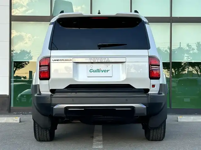 トヨタ ランドクルーザー ２５０ VX 和歌山県 2024(令6)年 0.9万km プラチナホワイトパールマイカ ワンオーナー/純正12.3インチナビ/フルセグTV/Bluetooth/USB/HDMI/全周囲カメラ/ビルトインETC2.0/デジタルインナーミラー/サンルーフ/トヨタセーフティセンス/BSM/レーダークルーズコントロール/クリアランスソナー/パワーバックドア/革巻きステアリング/ステアリングスイッチ/レザーシート/運転席パワーシート/シートメモリー/前席シートヒーター/前席シートベンチレーション/丸目LEDヘッドライト/フォグランプ/オートライト/プッシュスタート/スマートキー/スペアキー/取扱説明書