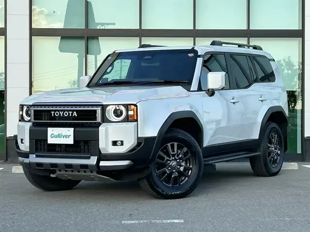 トヨタ ランドクルーザー ２５０ VX 和歌山県 2024(令6)年 0.9万km プラチナホワイトパールマイカ ワンオーナー/純正12.3インチナビ/フルセグTV/Bluetooth/USB/HDMI/全周囲カメラ/ビルトインETC2.0/デジタルインナーミラー/サンルーフ/トヨタセーフティセンス/BSM/レーダークルーズコントロール/クリアランスソナー/パワーバックドア/革巻きステアリング/ステアリングスイッチ/レザーシート/運転席パワーシート/シートメモリー/前席シートヒーター/前席シートベンチレーション/丸目LEDヘッドライト/フォグランプ/オートライト/プッシュスタート/スマートキー/スペアキー/取扱説明書