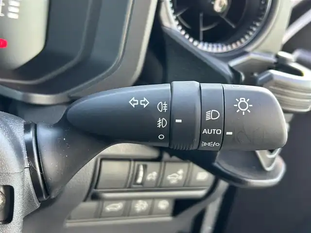 トヨタ ランドクルーザー ２５０ VX 和歌山県 2024(令6)年 0.9万km プラチナホワイトパールマイカ ワンオーナー/純正12.3インチナビ/フルセグTV/Bluetooth/USB/HDMI/全周囲カメラ/ビルトインETC2.0/デジタルインナーミラー/サンルーフ/トヨタセーフティセンス/BSM/レーダークルーズコントロール/クリアランスソナー/パワーバックドア/革巻きステアリング/ステアリングスイッチ/レザーシート/運転席パワーシート/シートメモリー/前席シートヒーター/前席シートベンチレーション/丸目LEDヘッドライト/フォグランプ/オートライト/プッシュスタート/スマートキー/スペアキー/取扱説明書