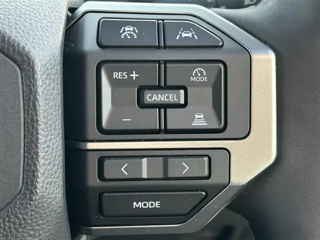 トヨタ ランドクルーザー ２５０ VX 和歌山県 2024(令6)年 0.9万km プラチナホワイトパールマイカ ワンオーナー/純正12.3インチナビ/フルセグTV/Bluetooth/USB/HDMI/全周囲カメラ/ビルトインETC2.0/デジタルインナーミラー/サンルーフ/トヨタセーフティセンス/BSM/レーダークルーズコントロール/クリアランスソナー/パワーバックドア/革巻きステアリング/ステアリングスイッチ/レザーシート/運転席パワーシート/シートメモリー/前席シートヒーター/前席シートベンチレーション/丸目LEDヘッドライト/フォグランプ/オートライト/プッシュスタート/スマートキー/スペアキー/取扱説明書