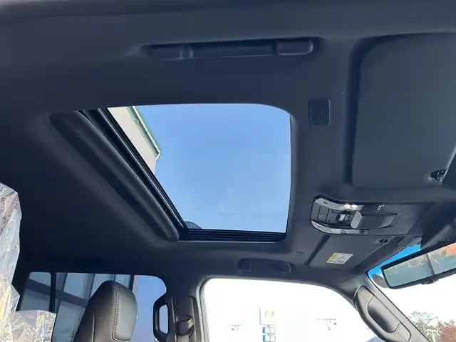 トヨタ ランドクルーザー ２５０ VX 和歌山県 2024(令6)年 0.9万km プラチナホワイトパールマイカ ワンオーナー/純正12.3インチナビ/フルセグTV/Bluetooth/USB/HDMI/全周囲カメラ/ビルトインETC2.0/デジタルインナーミラー/サンルーフ/トヨタセーフティセンス/BSM/レーダークルーズコントロール/クリアランスソナー/パワーバックドア/革巻きステアリング/ステアリングスイッチ/レザーシート/運転席パワーシート/シートメモリー/前席シートヒーター/前席シートベンチレーション/丸目LEDヘッドライト/フォグランプ/オートライト/プッシュスタート/スマートキー/スペアキー/取扱説明書