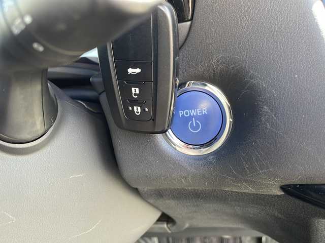 トヨタ クラウン ハイブリッド RS 三重県 2018(平30)年 2.5万km ホワイトパールクリスタルシャイン 禁煙/ワンオーナー/純正ナビ/バックカメラ/前後ドラレコ/ETＣ/ＢＳＭ/ＨＵＤ/ＡＣＣ/ＡＣ100Ｖ/ＵＳＢ給電/前後クリアランスソナー/リアクロストラフィックアラート/プリクラッシュ/ステアヒーター/シートヒーター/パワーシート/チルトテレスコピック/革巻きステアリング/ステアリングスイッチ/パドルシフト/ＬＥＤオートライト/ＬＥＤフォグ/オートリトラウィンカーミラー/スマートエントリーセット/セーフティーパッケージ