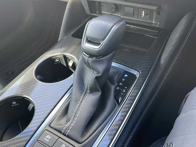 トヨタ クラウン ハイブリッド RS 三重県 2018(平30)年 2.5万km ホワイトパールクリスタルシャイン 禁煙/ワンオーナー/純正ナビ/バックカメラ/前後ドラレコ/ETＣ/ＢＳＭ/ＨＵＤ/ＡＣＣ/ＡＣ100Ｖ/ＵＳＢ給電/前後クリアランスソナー/リアクロストラフィックアラート/プリクラッシュ/ステアヒーター/シートヒーター/パワーシート/チルトテレスコピック/革巻きステアリング/ステアリングスイッチ/パドルシフト/ＬＥＤオートライト/ＬＥＤフォグ/オートリトラウィンカーミラー/スマートエントリーセット/セーフティーパッケージ