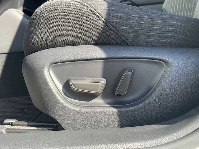 トヨタ クラウン ハイブリッド RS 三重県 2018(平30)年 2.5万km ホワイトパールクリスタルシャイン 禁煙/ワンオーナー/純正ナビ/バックカメラ/前後ドラレコ/ETＣ/ＢＳＭ/ＨＵＤ/ＡＣＣ/ＡＣ100Ｖ/ＵＳＢ給電/前後クリアランスソナー/リアクロストラフィックアラート/プリクラッシュ/ステアヒーター/シートヒーター/パワーシート/チルトテレスコピック/革巻きステアリング/ステアリングスイッチ/パドルシフト/ＬＥＤオートライト/ＬＥＤフォグ/オートリトラウィンカーミラー/スマートエントリーセット/セーフティーパッケージ