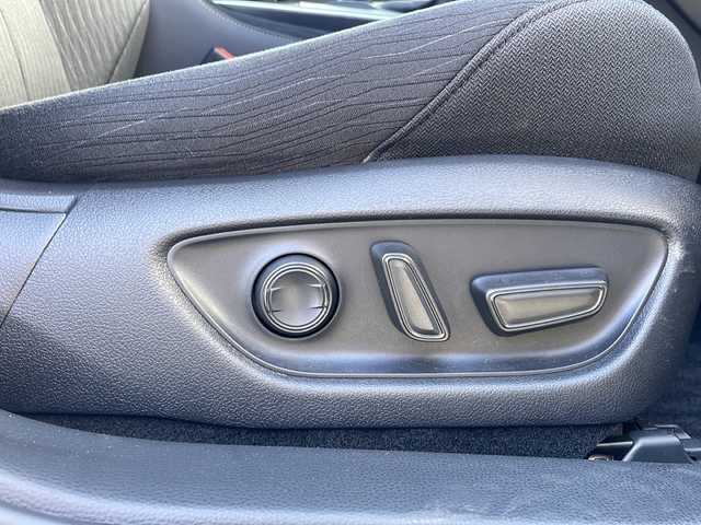 トヨタ クラウン ハイブリッド RS 三重県 2018(平30)年 2.5万km ホワイトパールクリスタルシャイン 禁煙/ワンオーナー/純正ナビ/バックカメラ/前後ドラレコ/ETＣ/ＢＳＭ/ＨＵＤ/ＡＣＣ/ＡＣ100Ｖ/ＵＳＢ給電/前後クリアランスソナー/リアクロストラフィックアラート/プリクラッシュ/ステアヒーター/シートヒーター/パワーシート/チルトテレスコピック/革巻きステアリング/ステアリングスイッチ/パドルシフト/ＬＥＤオートライト/ＬＥＤフォグ/オートリトラウィンカーミラー/スマートエントリーセット/セーフティーパッケージ