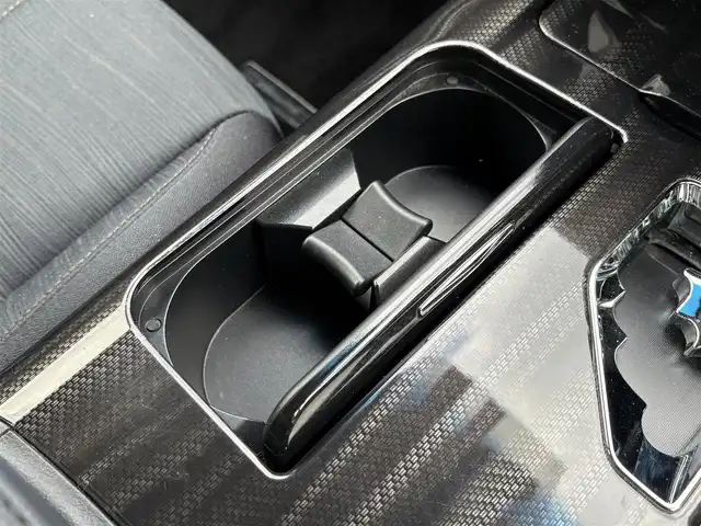 トヨタ クラウン ハイブリッド アスリートS ブラックスタイル 大分県 2014(平26)年 8.1万km プレシャスシルバー ・ナビ(HDD/CD/DVD/USB)/・バックカメラ/・フルセグテレビ/・レーダークルーズコントロール/・コーナーセンサー/・衝突軽減ブレーキ/・ドライブレコーダー/・ETC/・パワーシート/・シートメモリー/・ステアリングヒーター/・オートライト/・スマートキー/・プッシュスタートボタン/・純正アルミホイール