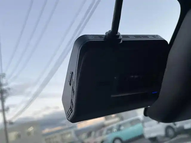 トヨタ ライズ Z 福島県 2025(令7)年 0.5万km ナチュラルベージュマイカM スマートアシスト/・衝突警報/・衝突回避支援ブレーキ機能/・標識認識機能/・先行車発進お知らせ機能/・アダプティブクルーズコントロール/・レーンキープコントロール/・車線逸脱警報機能/・車線逸脱抑制制御機能/・ふらつき警報/・路側逸脱警報/・誤発進抑制機能/社外メモリナビゲーション/型番：X9NX/【CD/DVD/SD/USB/HDMI/Bluetooth/TV】/バックカメラ/前後ドライブレコーダー/ビルトインETC/前席シートヒーター/LEDヘッドライト/・オートライト/・LEDフォグランプ/スマートキー/・プッシュスタート/ステアリングリモコン/アイドリングストップ/社外フロアマット