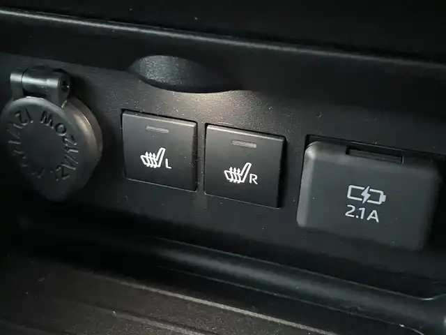 トヨタ ライズ Z 福島県 2025(令7)年 0.5万km ナチュラルベージュマイカM スマートアシスト/・衝突警報/・衝突回避支援ブレーキ機能/・標識認識機能/・先行車発進お知らせ機能/・アダプティブクルーズコントロール/・レーンキープコントロール/・車線逸脱警報機能/・車線逸脱抑制制御機能/・ふらつき警報/・路側逸脱警報/・誤発進抑制機能/社外メモリナビゲーション/型番：X9NX/【CD/DVD/SD/USB/HDMI/Bluetooth/TV】/バックカメラ/前後ドライブレコーダー/ビルトインETC/前席シートヒーター/LEDヘッドライト/・オートライト/・LEDフォグランプ/スマートキー/・プッシュスタート/ステアリングリモコン/アイドリングストップ/社外フロアマット