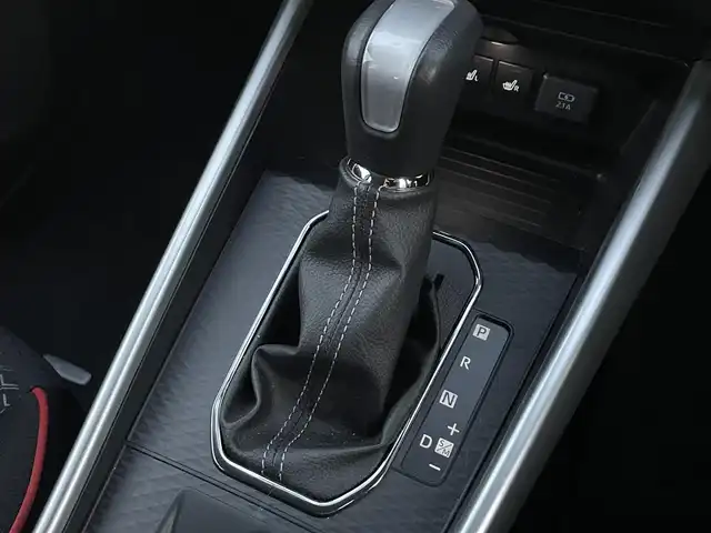 トヨタ ライズ Z 福島県 2025(令7)年 0.5万km ナチュラルベージュマイカM スマートアシスト/・衝突警報/・衝突回避支援ブレーキ機能/・標識認識機能/・先行車発進お知らせ機能/・アダプティブクルーズコントロール/・レーンキープコントロール/・車線逸脱警報機能/・車線逸脱抑制制御機能/・ふらつき警報/・路側逸脱警報/・誤発進抑制機能/社外メモリナビゲーション/型番：X9NX/【CD/DVD/SD/USB/HDMI/Bluetooth/TV】/バックカメラ/前後ドライブレコーダー/ビルトインETC/前席シートヒーター/LEDヘッドライト/・オートライト/・LEDフォグランプ/スマートキー/・プッシュスタート/ステアリングリモコン/アイドリングストップ/社外フロアマット