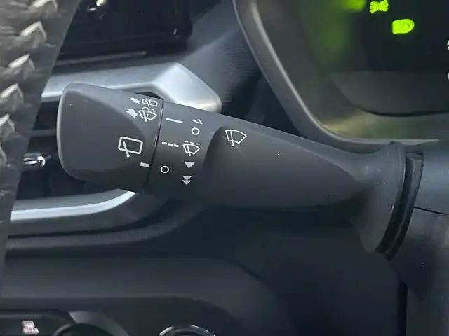 トヨタ ライズ Z 福島県 2025(令7)年 0.5万km ナチュラルベージュマイカM スマートアシスト/・衝突警報/・衝突回避支援ブレーキ機能/・標識認識機能/・先行車発進お知らせ機能/・アダプティブクルーズコントロール/・レーンキープコントロール/・車線逸脱警報機能/・車線逸脱抑制制御機能/・ふらつき警報/・路側逸脱警報/・誤発進抑制機能/社外メモリナビゲーション/型番：X9NX/【CD/DVD/SD/USB/HDMI/Bluetooth/TV】/バックカメラ/前後ドライブレコーダー/ビルトインETC/前席シートヒーター/LEDヘッドライト/・オートライト/・LEDフォグランプ/スマートキー/・プッシュスタート/ステアリングリモコン/アイドリングストップ/社外フロアマット